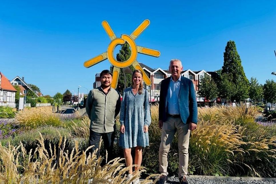 Thuan Nguyen, Jacqueline Schumacher und Manfred Wohnrade (v. lks.) freuen sich auf die Fortsetzung der Grömitzer Winterlichter.
