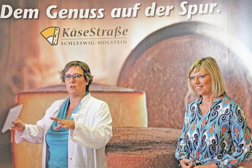 Meike von Bergen (li.) und Ute Volquardsen haben der Käseprüfung mit Freude entgegengesehen.