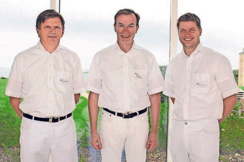 Das neue Dreiergestirn an der Spitze der Klinik für Allgemein-, Viszeral- und Gefäßchirurgie: Chefärzte Dr. Christian Franke, Professor Hendrik Schimmelpenning und Professor Philipp Hildebrand (v. lks.).