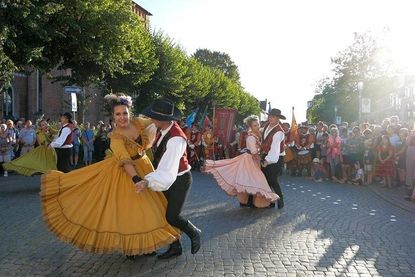 WICI Song and Dance Theatre (USA).