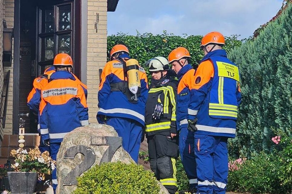 Die Jugendfeuerwehr bei der Abarbeitung der Übungseinsätze.