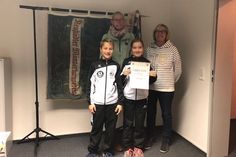 Gewinnübergabe mit Mattis Graf, Annika Schmüth, Alica Graf und Maren Graf (v. lks.).