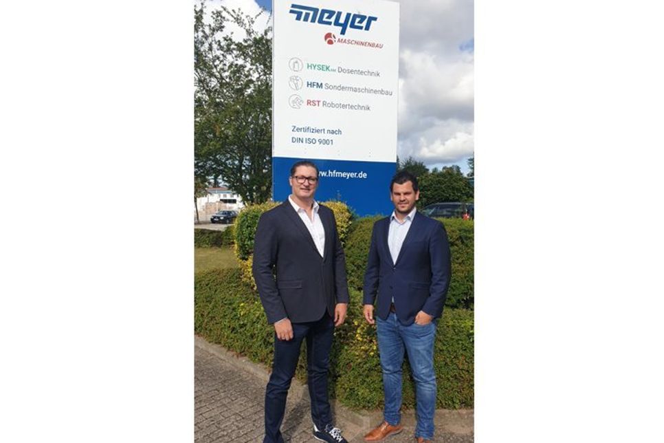 Nils Meyer und Andreas Meisetschläger am Neustädter Firmenstandort