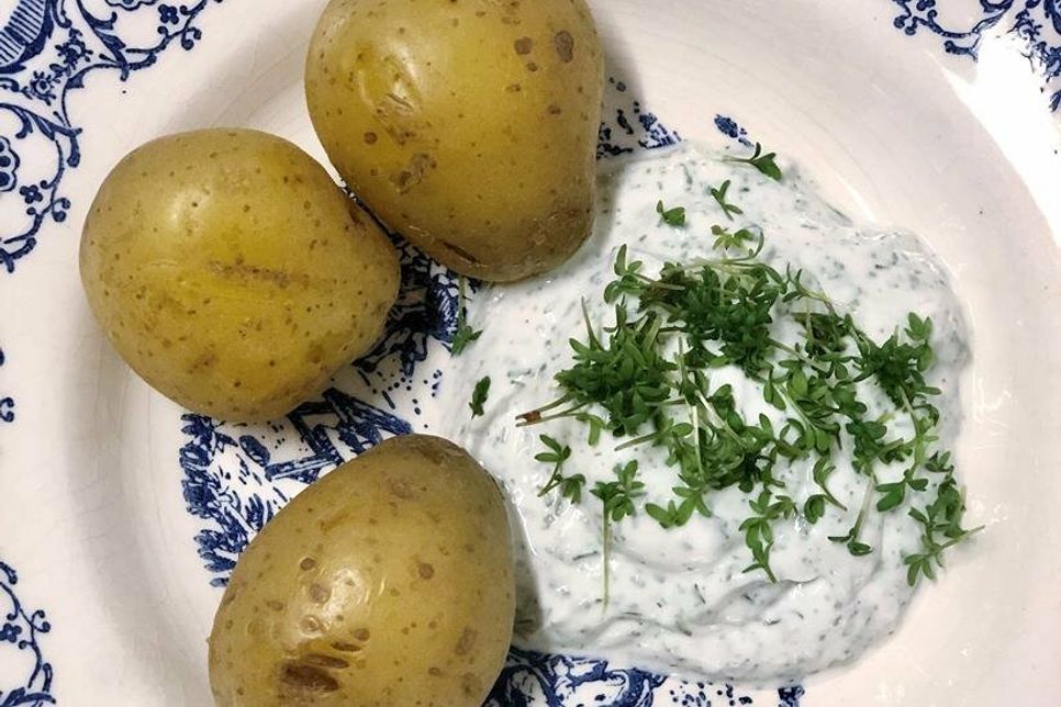 Kartoffeln kochen kann jeder? Weit gefehlt! Gerade bei Kartoffeln kann man sehr viele Fehler machen. Die „Ostsee-Perlen“ Gesche Muchow und Kristina Kolbe erklären, wie es richtig geht.