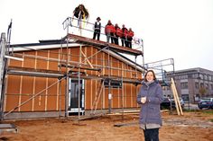 Susanne Voß lud nach dem offiziellen Teil zur Besichtigung der neuen Räumlichkeiten ein.