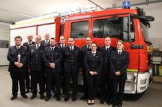 Florian Bebensee, Gemeindewehrführer Björn Sachau, Besitzer des Kreisfeuerwehrverbandes Kai Fischer, Stellvertretender Ortswehrführer Arne Landschoof, Christian Heidenreich, Roman Stender, Marcel Flindt, Klaus-Dieter Plöger, Katharina Jennifer Ströver, Sven Tank und Carolin Hammerich (v. lks.).