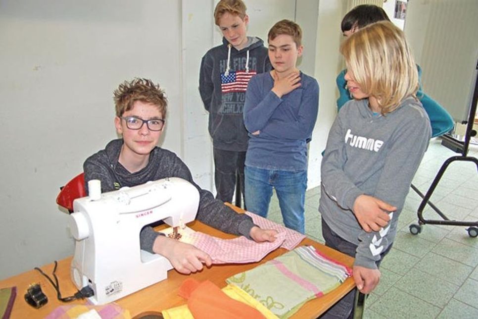 Aus alten Stoffen einfach mal neue Brötchenbeutel nähen.