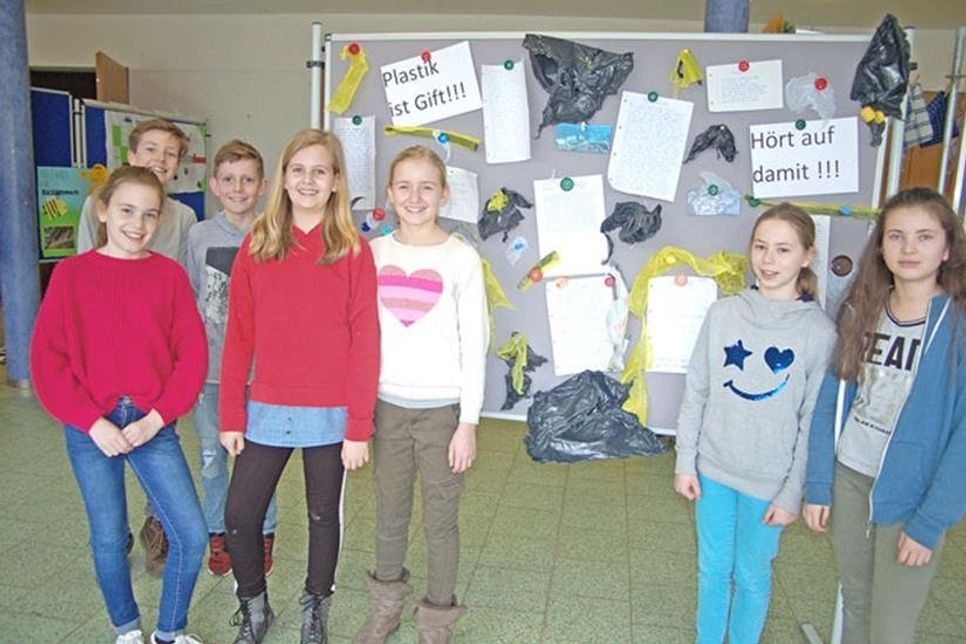 „Plastik ist Gift! Hört auf damit!“ Junge Menschen kämpfen für ihre Umwelt.