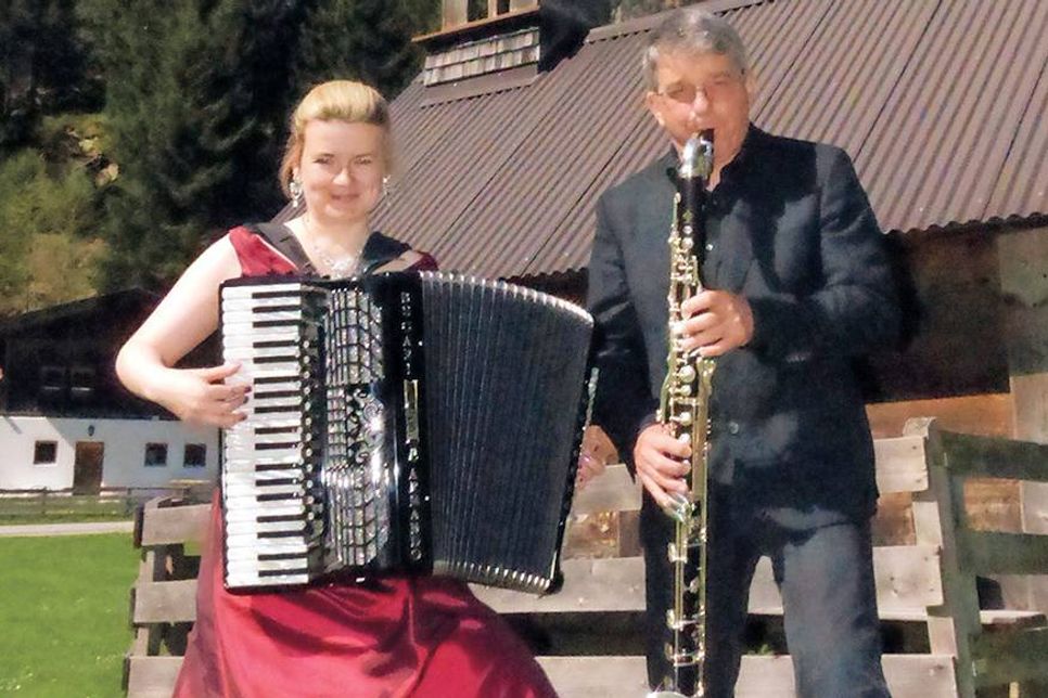 Ulrich Lehna und Meike Salzmann bilden das international erfolgreiche Duo „Sing Your Soul“. Am 8. Januar sind sie in der Feldsteinkirche Ratekau im Rahmen eines Neujahrskonzerts zu hören. (Foto: Veranstalter)