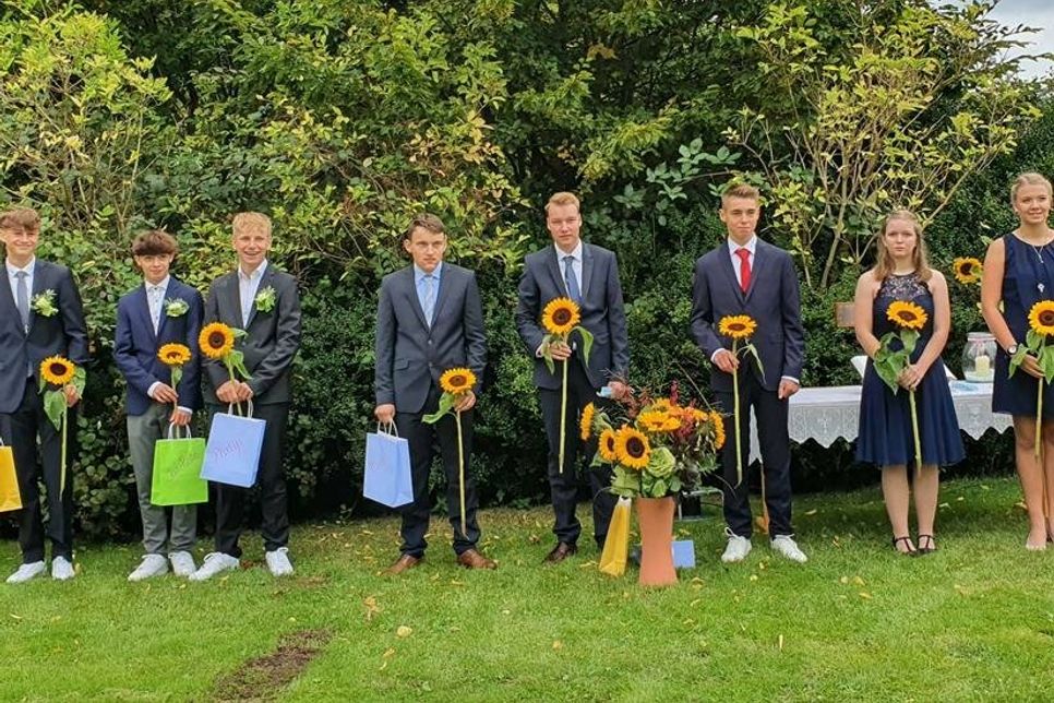 Samuel Schwoon, Jan-Risto Nebel, Philip Lehnert, Marten Bünning, Jan Fricke, Bennet Schiminowski, Leonie Puck und Lucy Eifler (v. lks.).