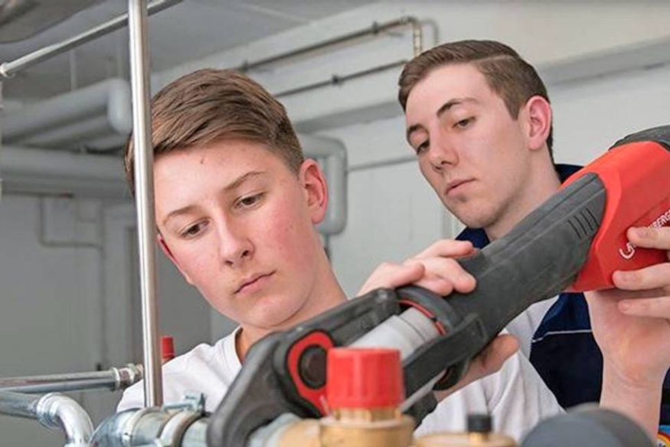 Anlagenmechaniker SHK - eine Ausbildung, die voller Chancen für eine sichere, berufliche Zukunft steckt. Foto: zeitzustarten.