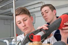 Anlagenmechaniker SHK - eine Ausbildung, die voller Chancen für eine sichere, berufliche Zukunft steckt. Foto: zeitzustarten.