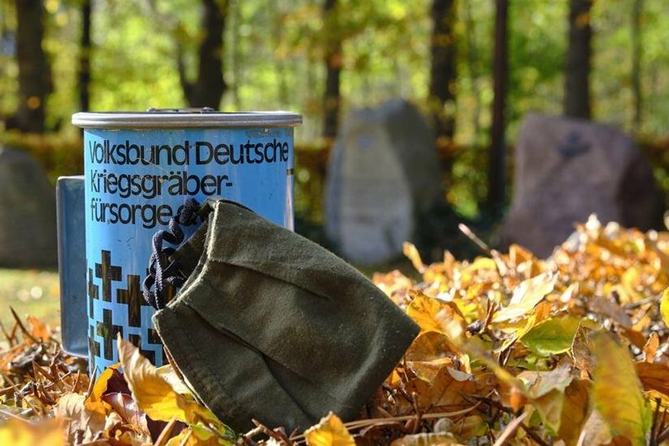 Der Volksbund Deutsche Kriegsgräberfürsorge nimmt im Auftrag der Bundesregierung die weltweite Betreuung und Pflege von Kriegsgräbern und Gräbern von Opfern von Gewaltherrschaft wahr.