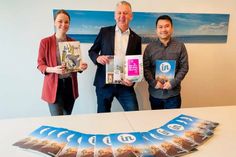 Jacqueline Schumacher, Manfred Wohnrade und Thuan Nguyen präsentieren das neue IN Magazin 2023.