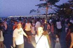 Beliebter Treffpunkt bei Gästen und Einheimischen: „Tanzen am Meer“ startet am kommenden Dienstagabend in die fünfte Saison.