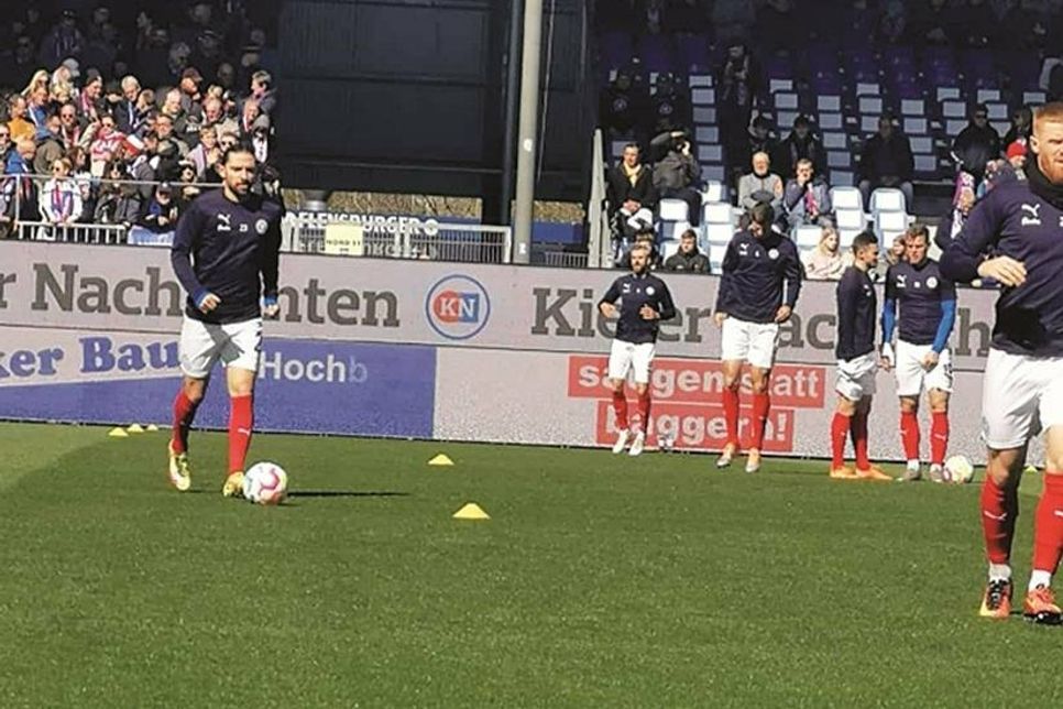 Die Störche (l. Julian Korb) konzentriert beim „Warm up“.