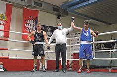 Max Airich vom Boxclub Preetz unterliegt Parwiz Japharkil (Elmshorn) knapp nach Punkten.