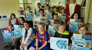Das Schülerparlament der Friedrich-Hiller-Schule freut sich, stellvertretend für alle Schüler, genauso über die Auszeichnung als Schule ohne Rassismus - Schule mit Courage“, wie Schulleiterin Doris Cwiertnia-Jürs.