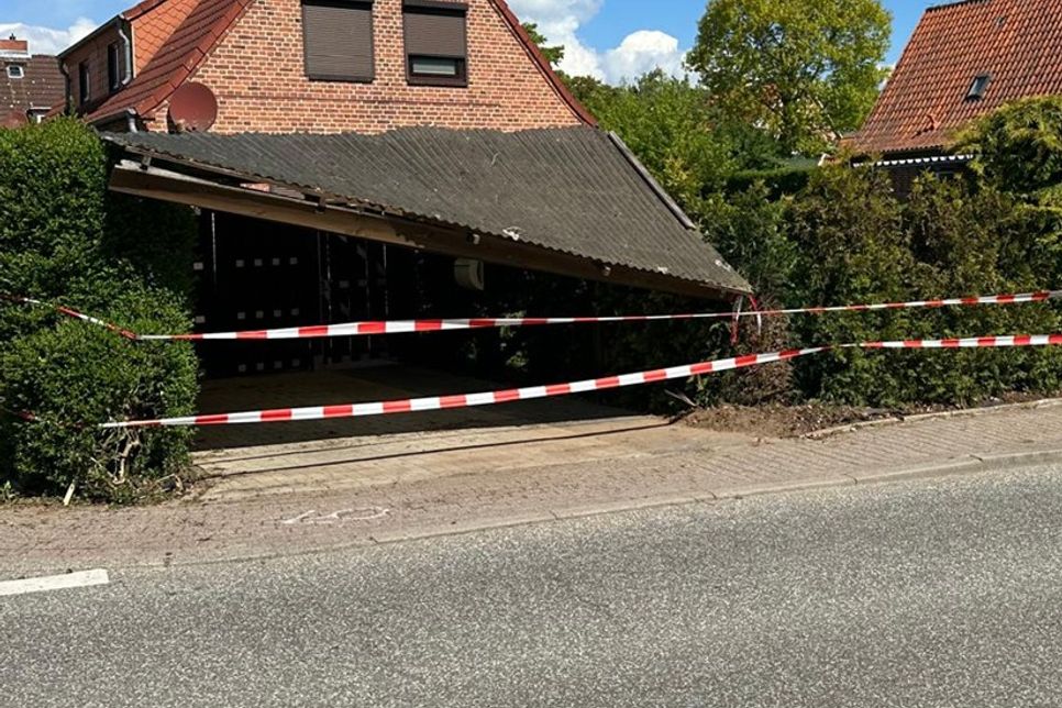 Die Polizei hat den Unfallort abgesperrt.
