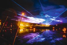 Lichter und Lasershow verwandeln den Godewindpark in Travemünde zu einem wahren Lichtermeer.