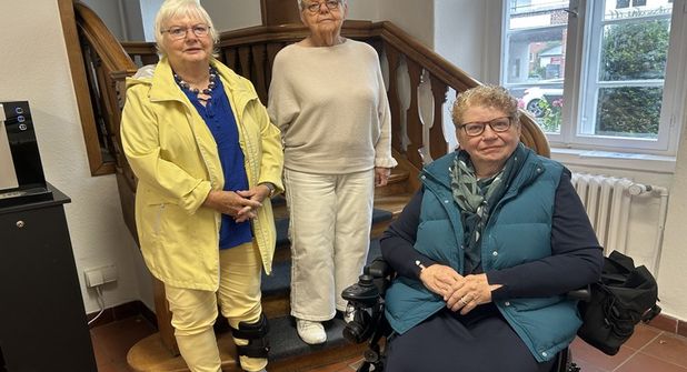 Brigitte Schmidt-Künzel, Petra Theiss, Senioren- und Behindertenbeauftragte der Stadt Eutin und ihre Stellvertreterin Hannelore Fastenrath (v. lks.).