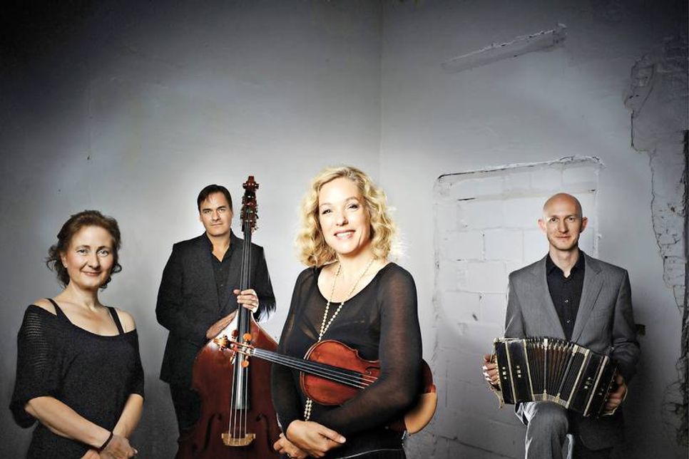 Das Isabelle van Keulen Ensemble spielt Tango in Hasselburg.