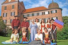 Der Förderverein der Schützengilde wird mit einer Fußgruppe in historischen Kostümen samt Kutsche am Sonntag, dem 9. Juli beim großen Festumzug zum Eutiner Schützenfest dabei sein und sucht dafür noch Verstärkung.