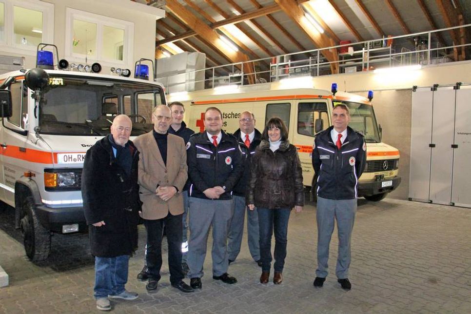 Bürgervorsteher Sönke Sela, DRK-Vorsitzender Fritz Schramm, Nico Menaht (Fachdienst Logistik), Bereitschaftseiter Pascal Salewski, stellvertretender Bereitschaftsleiter Jan Kruse, Bürgermeisterin Dr. Tordis Batscheider und der stellvertretende Bereitschaftsleiter Sven Salewski (v. lks.).