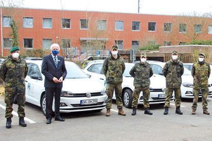 Oberstleutnant der Reserve Martin Stellberger, Landrat Reinhard Sager, Oberfähnrich Dominik Pirck, Oberfeldwebel Friebe, Oberfeldwebel Fehlhuber, Feldwebel Prystawek, Hauptfeldwebel der Reserve Herbert