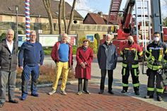 Bürgermeister Gerd Radisch, Beisitzer Mathias Militzer, der 2. Vorsitzende des HGV Josef Pollmann, Ehrenbürgerin Hannelore Fojut, Bürgervorsteher Ernst-Peter Schütt sowie von der Freiwilligen Feuerwehr Michael Knickrehm und Till Arens (v. l.).