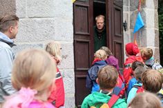 „Turmwächter“ Sebastian Schacht empfing die Schüler der Friedrich-Hiller-Schule.