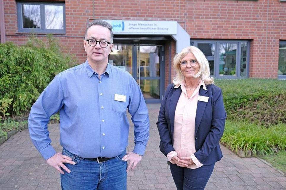 Geschäftsführer Riad El-Lawn und Bereichsleiterin Britta Rickert erläuterten ausführlich die vielen Fragen der Besucherinnen und Besucher.