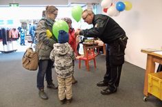 Auch die Polizei ist wieder dabei und berät zum Thema sicherer Schulweg.