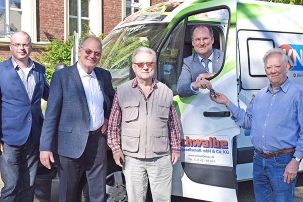 Gaben den Startschuss für die Testphase eines neuen Mobilitätsangebotes für die Preetzer Senioren: Ausschussvorsitzender Kristian Klinck (v.l.), Pastor Christoph Pfeifer, Jürgen Gregor, Bürgermeister Björn Demmin und Kurt Heese vom Sozialverband Deutschland