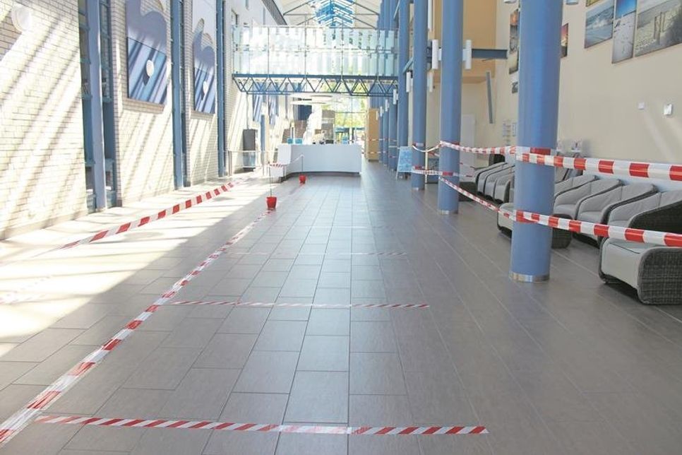 Abstandsregelungen auch im Kassenbereich.
