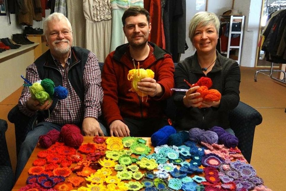 Leiter des Sozialkaufhauses Jörn Gratze (lks.),Mitrabeiter des Sozialkaufhauses Mark Mohns und Heike Rhein.