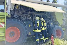 Am vergangenen Mittwoch brannte ein Mähdrescher auf einem Feld in Pönitz. (Foto: FFW)
