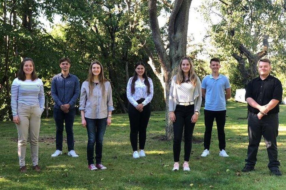 Am 1. September haben Joana Befeldt, Andrey Meier, Fenya Leder, Catharina Pries, Jette Schwardt, Leve Schleupner und Lars Lange (v. lks.) ihre Ausbildung zum Diplom Finanzwirt beim Finanzamt Ostholstein begonnen.