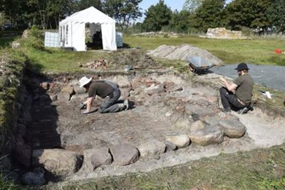 Forschungs- und Ausgrabungsarbeiten an der Burgruine Glambek