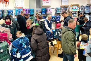 Die Schulparty bot eine ideale Gelegenheit, sich in entspannter Atmosphäre zu informieren, auszuprobieren und gemeinsam Spaß zu haben.