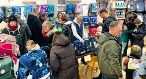 Die Schulparty bot eine ideale Gelegenheit, sich in entspannter Atmosphäre zu informieren, auszuprobieren und gemeinsam Spaß zu haben.