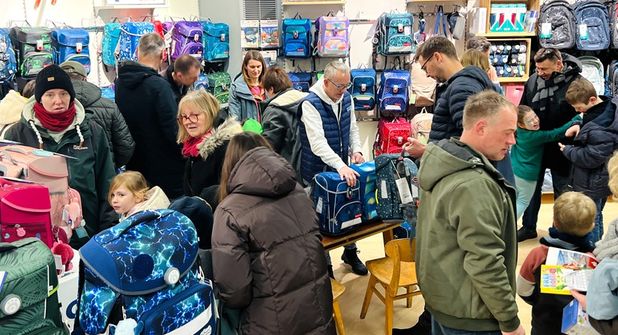 Die Schulparty bot eine ideale Gelegenheit, sich in entspannter Atmosphäre zu informieren, auszuprobieren und gemeinsam Spaß zu haben.