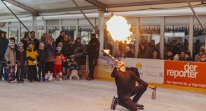 Eiswelt Scharbeutz 2025 - Saisonfinale mit Feuershow.