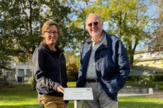 Bürgermeisterin Stefanie Friedrich-Suhr und Jürgen Möller vom Heimat- und Kulturverein.