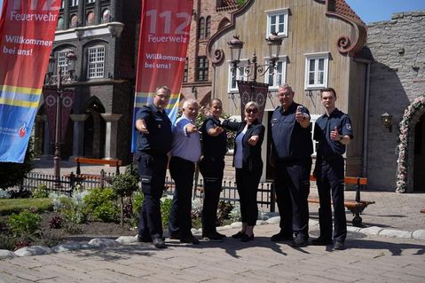 Landesjugendfeuerwehrwart Rüdiger König, Andreas Leicht, Jaenne Albert (Jugendbildungsreferentin), Claudia Leicht, stellvertretender Landesjugendfeuerwehrwart Thorsten Weber und FSJler Linus Jahn (v. lks.).