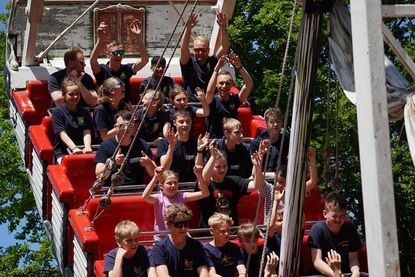 Spaß in der Schiffschaukel.