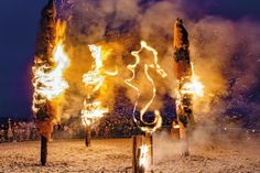 Am Samstag findet wieder das beliebte Fackelfest am Niendorfer Freistrand nahe des Hafens statt - inklusive Riesenfackeln, Feuerkörben und- schalen sowie flotter Musik.