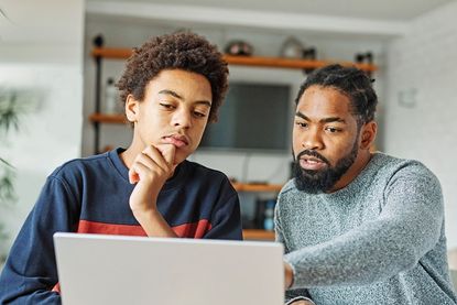 Kinder können gemeinsam mit ihren Eltern herausfinden, welche Stärken und Fähigkeiten sie haben - und darauf basierend einen passenden Beruf finden.