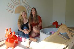 Henrike Maasch (lks.) und Mareike Laude sind das Team der Kindertagespflege, die besonderen Wert auf familienähnliche Betreuung legt.