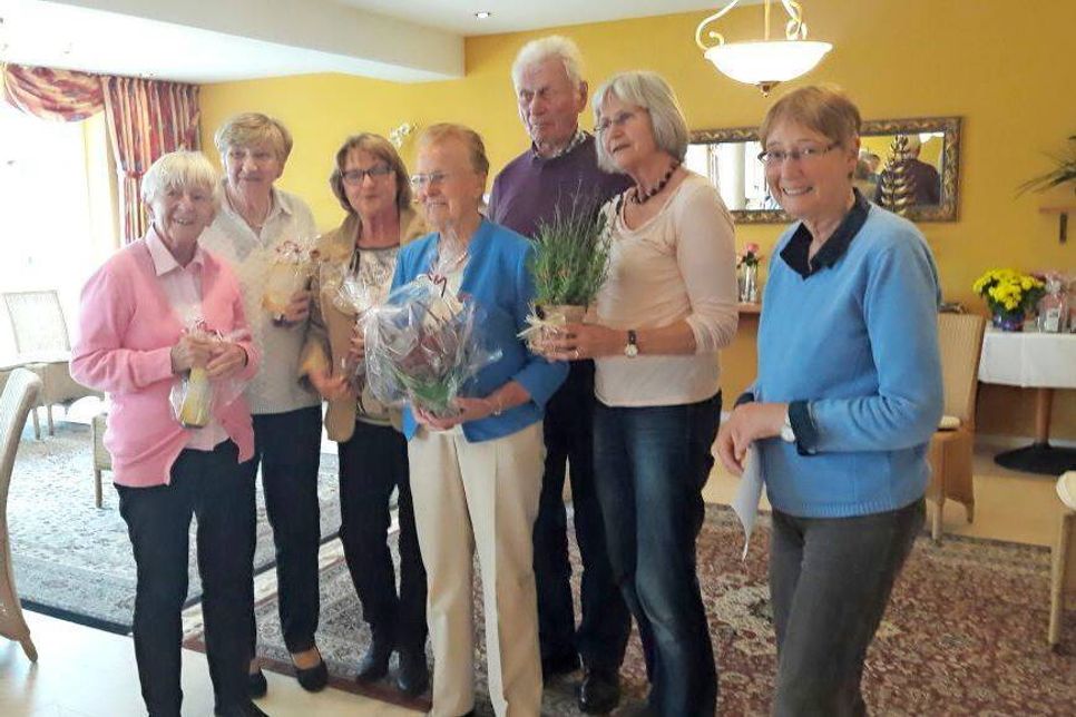 Helga Clausen, Ursula Beth, Margarita Gollmer, Helene Höper, Uwe Hoehne, Dr. Karin Kleine, präsentiert von Ursula Rieger Kasten (v. lks.).